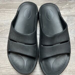 Oofos‎ Black Comfy Shoes/ M7 W9